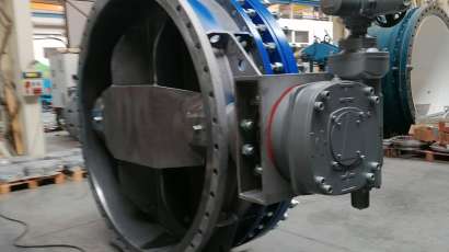 Pressure components for industrial valves