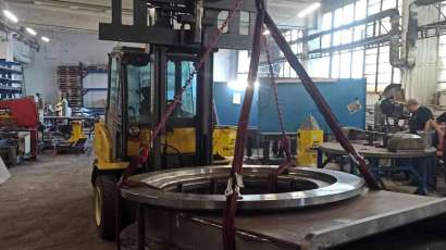 Pressure components for industrial valves